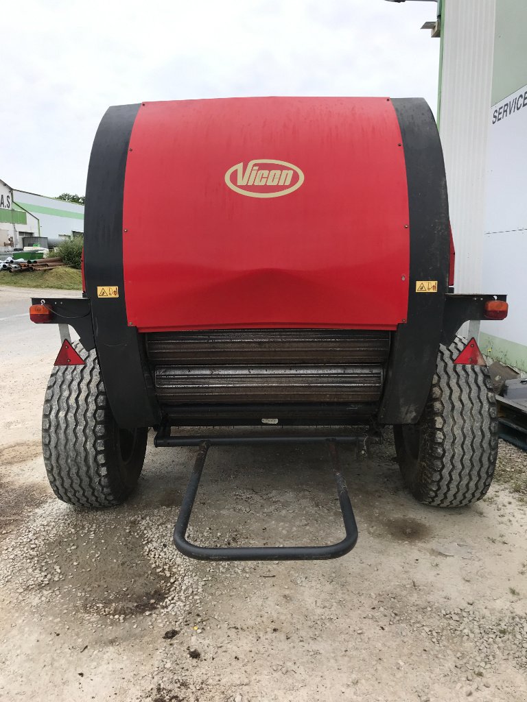 Rundballenpresse des Typs Vicon Rf235, Gebrauchtmaschine in MORLHON LE HAUT (Bild 4)