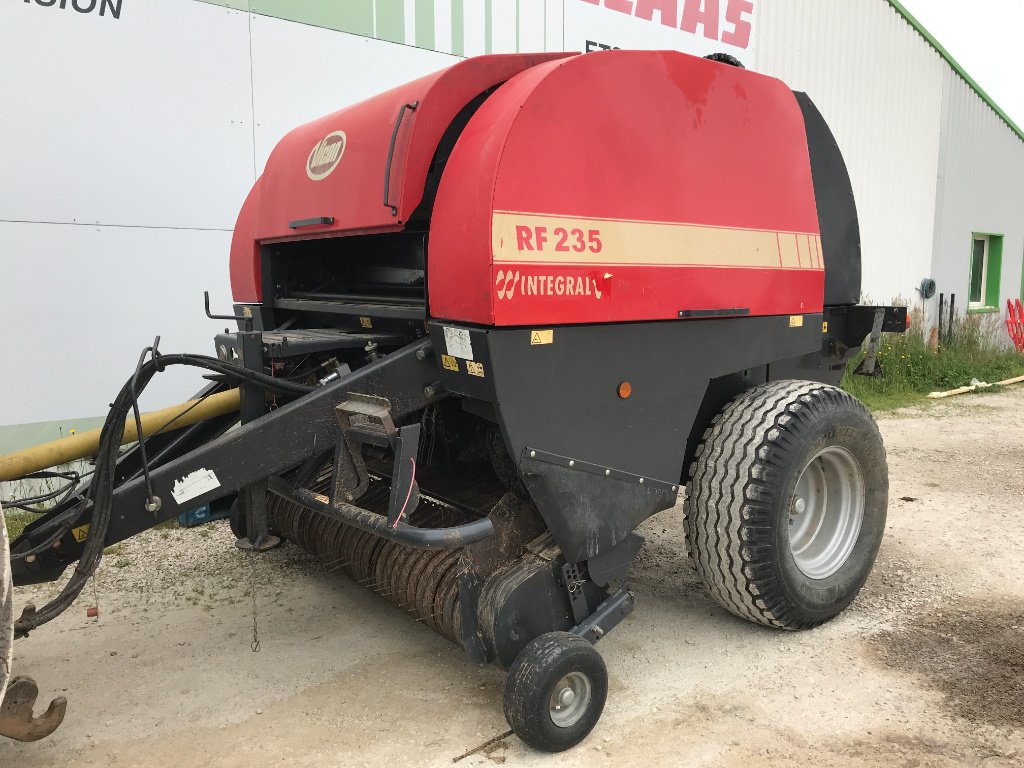 Rundballenpresse des Typs Vicon Rf235, Gebrauchtmaschine in MORLHON LE HAUT (Bild 2)