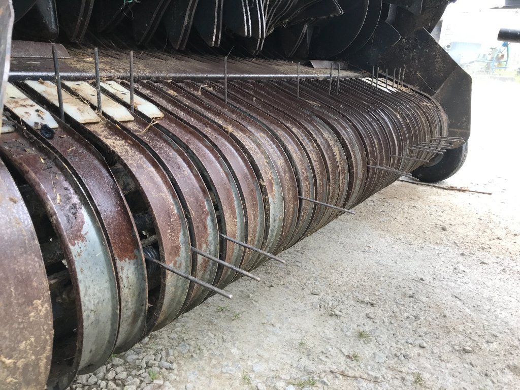 Rundballenpresse des Typs Vicon Rf235, Gebrauchtmaschine in MORLHON LE HAUT (Bild 7)