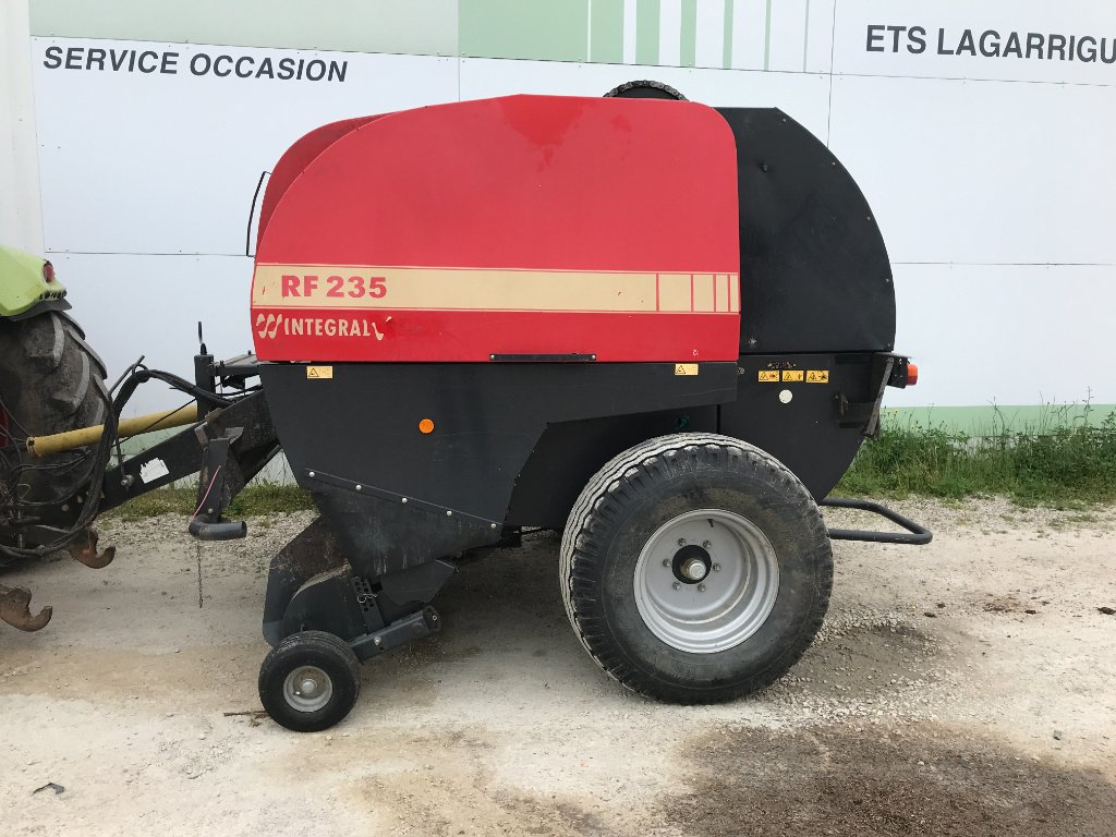 Rundballenpresse des Typs Vicon Rf235, Gebrauchtmaschine in MORLHON LE HAUT (Bild 1)