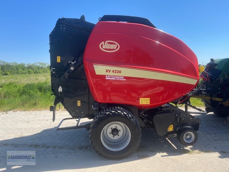 Rundballenpresse типа Vicon RV 4220, Gebrauchtmaschine в Aurich (Фотография 1)