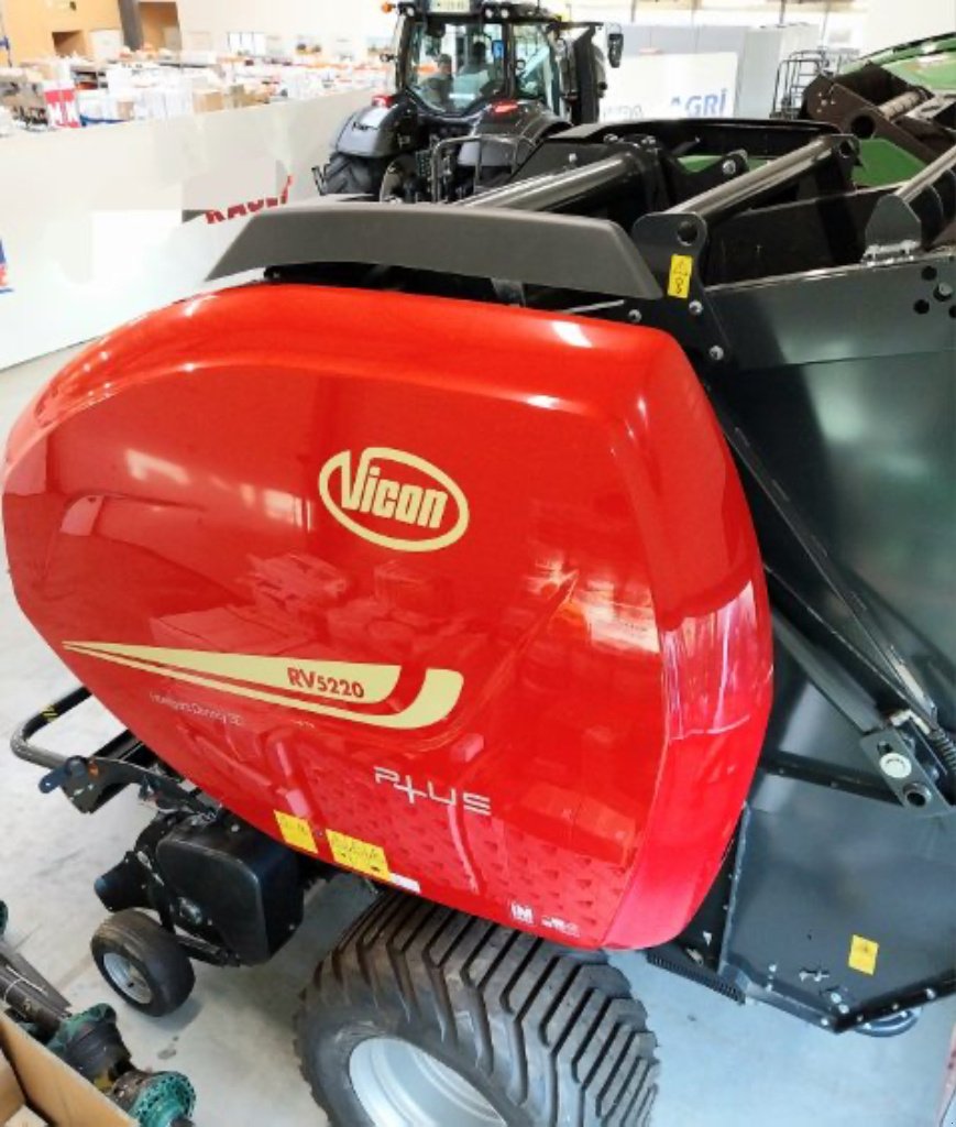 Rundballenpresse of the type Vicon RV 5220, Gebrauchtmaschine in PASSAIS LA CONCEPTION (Picture 3)