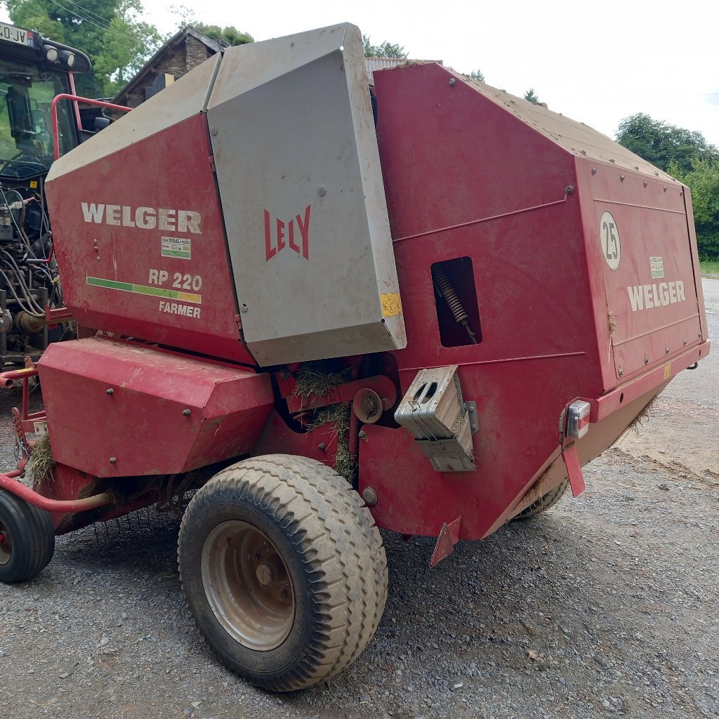 Rundballenpresse типа Welger RP 220 Farmer, Gebrauchtmaschine в Saint-Affrique (Фотография 4)