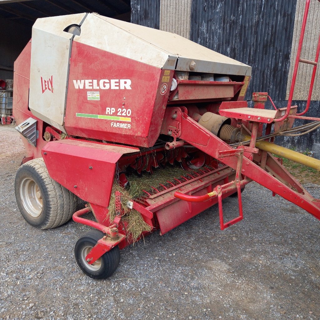Rundballenpresse типа Welger RP 220 Farmer, Gebrauchtmaschine в Saint-Affrique (Фотография 2)