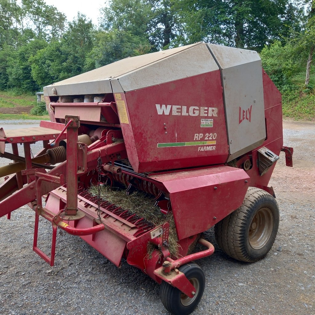 Rundballenpresse типа Welger RP 220 Farmer, Gebrauchtmaschine в Saint-Affrique (Фотография 1)