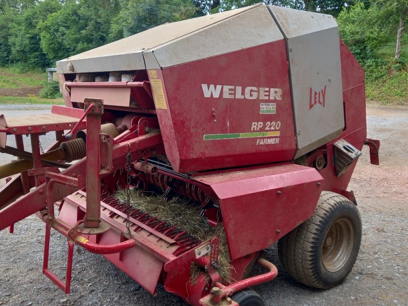 Rundballenpresse vrste Welger RP 220 Farmer, Gebrauchtmaschine v Saint-Affrique (Slika 1)