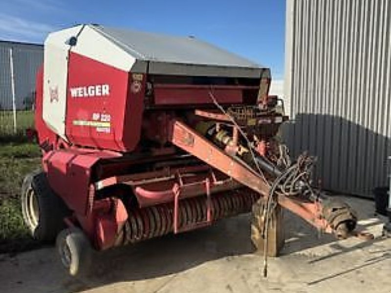 Rundballenpresse del tipo Welger RP 220 MASTER, Gebrauchtmaschine en Carcassonne (Imagen 1)