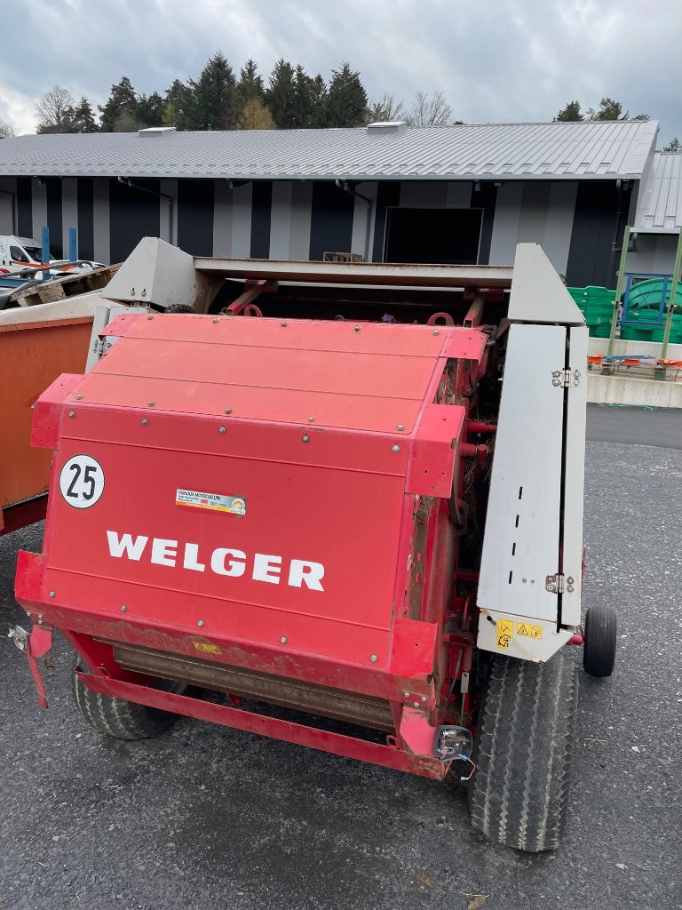 Rundballenpresse del tipo Welger RP 220, Gebrauchtmaschine In VERNOUX EN VIVARAIS (Immagine 2)