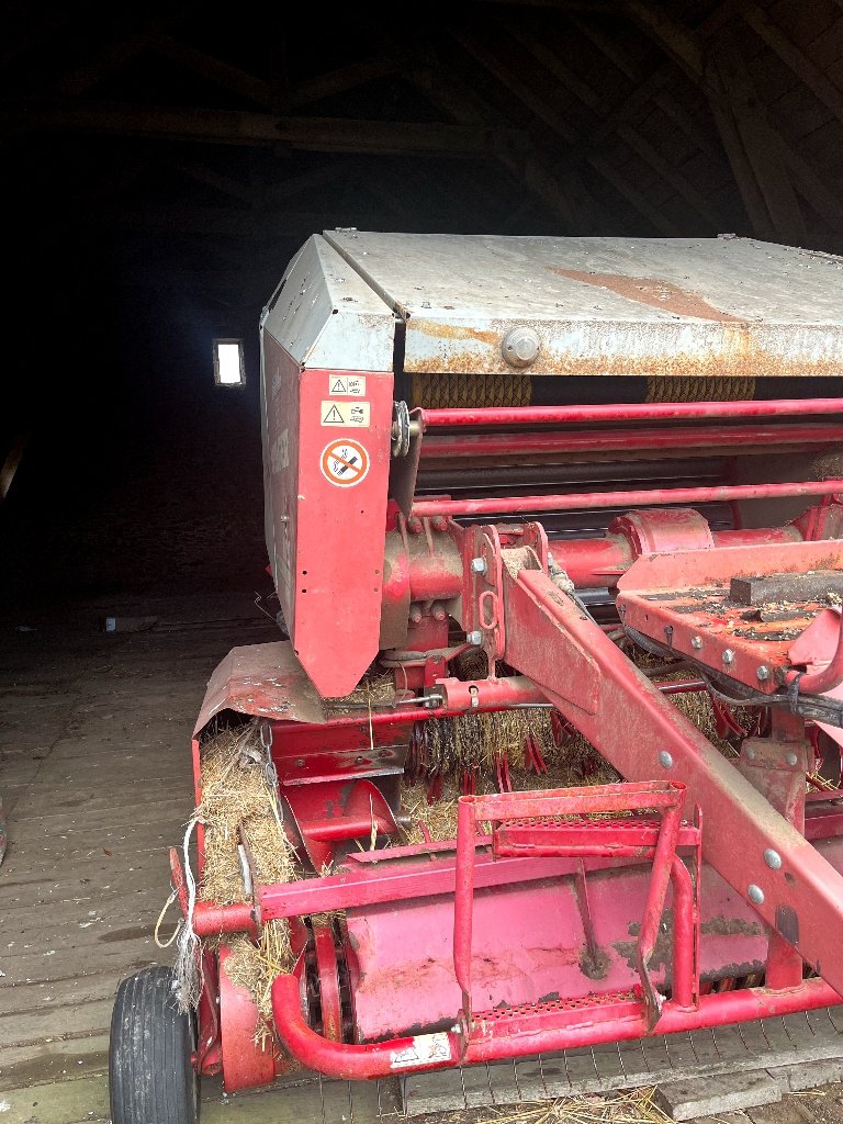 Rundballenpresse del tipo Welger RP 220, Gebrauchtmaschine en Calmont (Imagen 2)