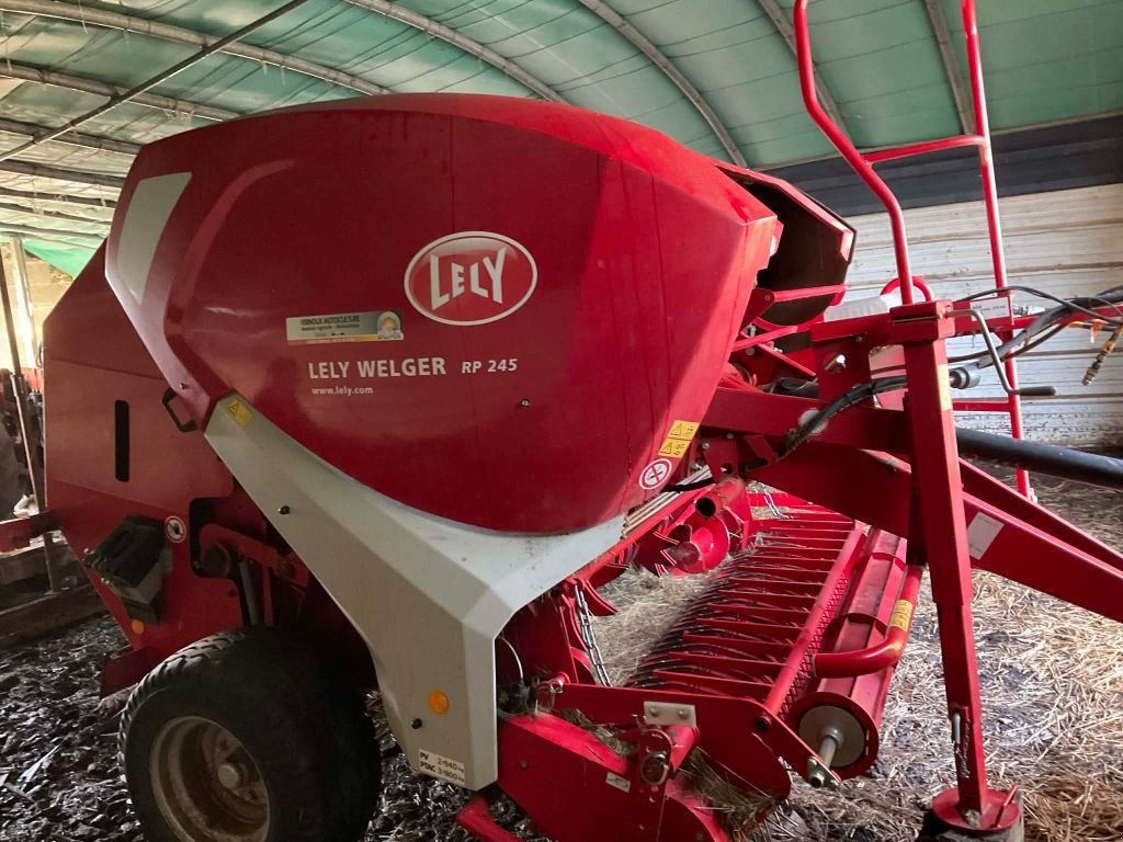 Rundballenpresse a típus Welger RP 245, Gebrauchtmaschine ekkor: VERNOUX EN VIVARAIS (Kép 2)