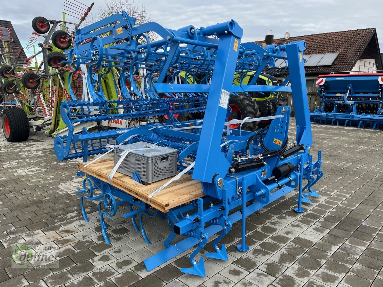 Saatbettkombination of the type Lemken Korund 8/600 K, Neumaschine in Hohentengen (Picture 2)