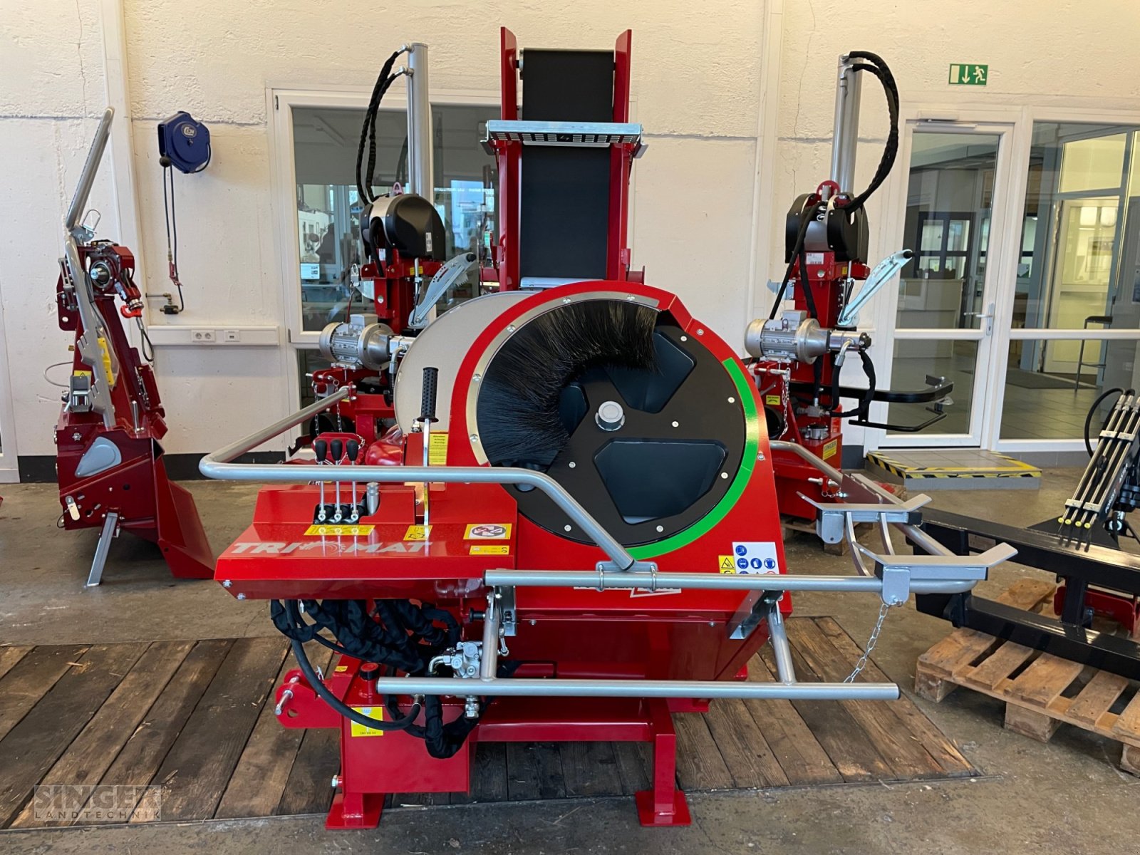 Sägeautomat & Spaltautomat Türe ait AMR Triomat PE-THO mit Förderband, Trommelsäge, Kombiantrieb, Neumaschine içinde Ebenhofen (resim 1)