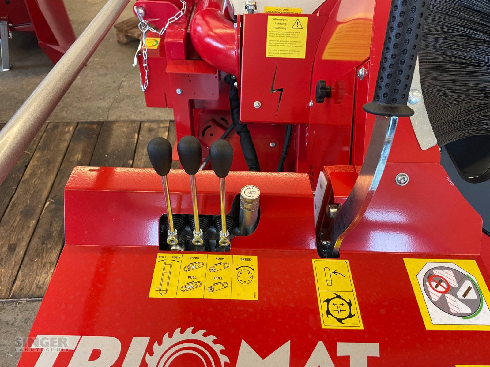 Sägeautomat & Spaltautomat Türe ait AMR Triomat PE-THO mit Förderband, Trommelsäge, Kombiantrieb, Neumaschine içinde Ebenhofen (resim 2)