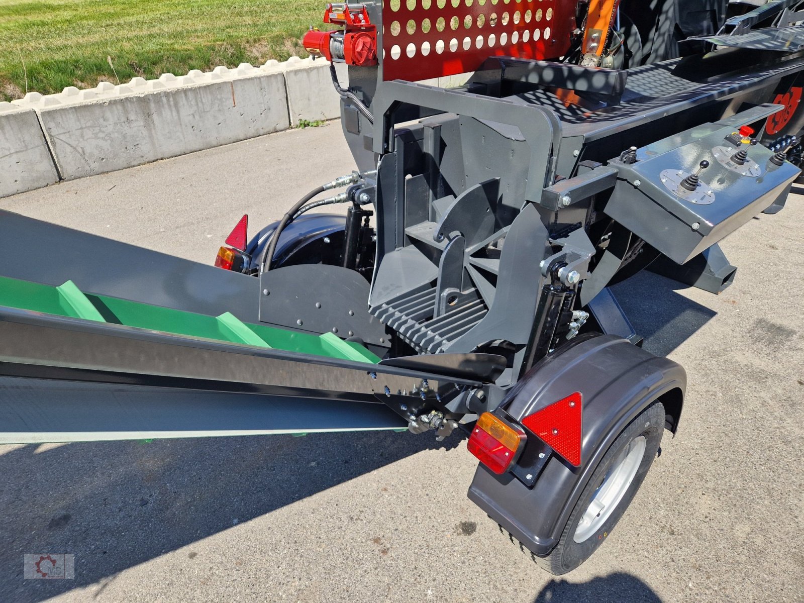 Sägeautomat & Spaltautomat del tipo MS Splitter 1500 Fahrwerk 22to 50cm Durchmesser 1m Scheitlänge Sägespaltautomat, Neumaschine en Tiefenbach (Imagen 17)