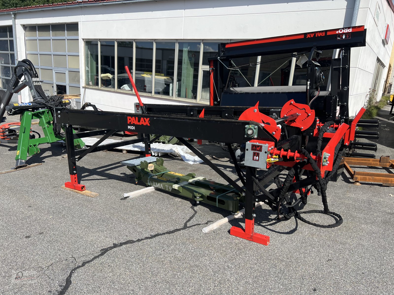 Sägeautomat & Spaltautomat des Typs Palax MIDI Holzauflagetisch, Neumaschine in Regen (Bild 2)