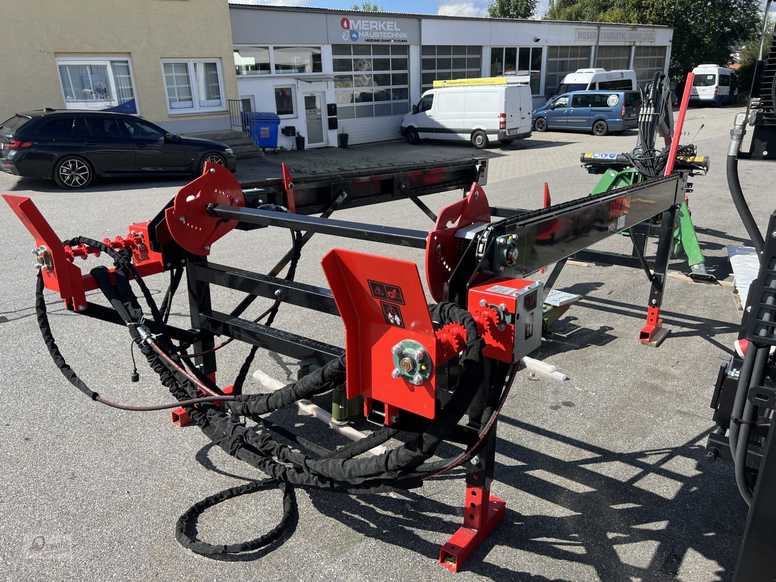 Sägeautomat & Spaltautomat des Typs Palax MIDI Holzauflagetisch, Neumaschine in Regen (Bild 3)