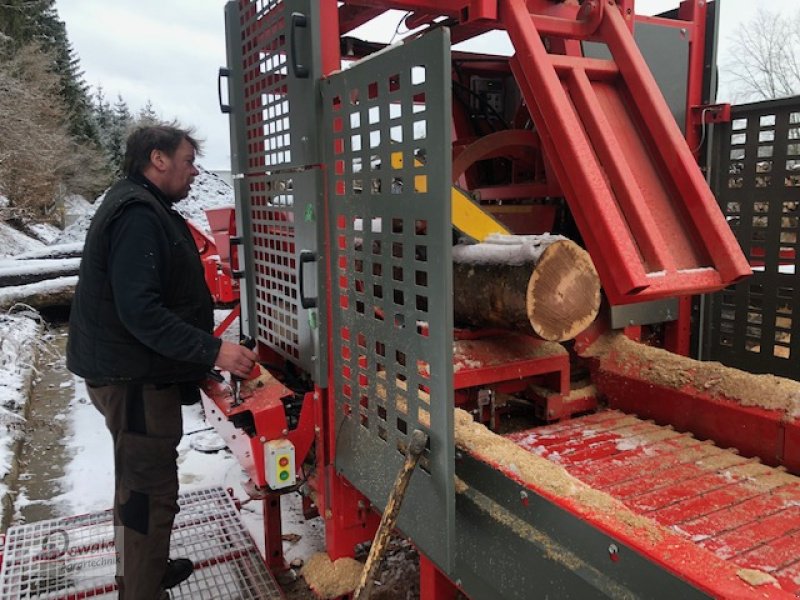 Sägeautomat & Spaltautomat des Typs Palax X 90, Neumaschine in Regen (Bild 2)