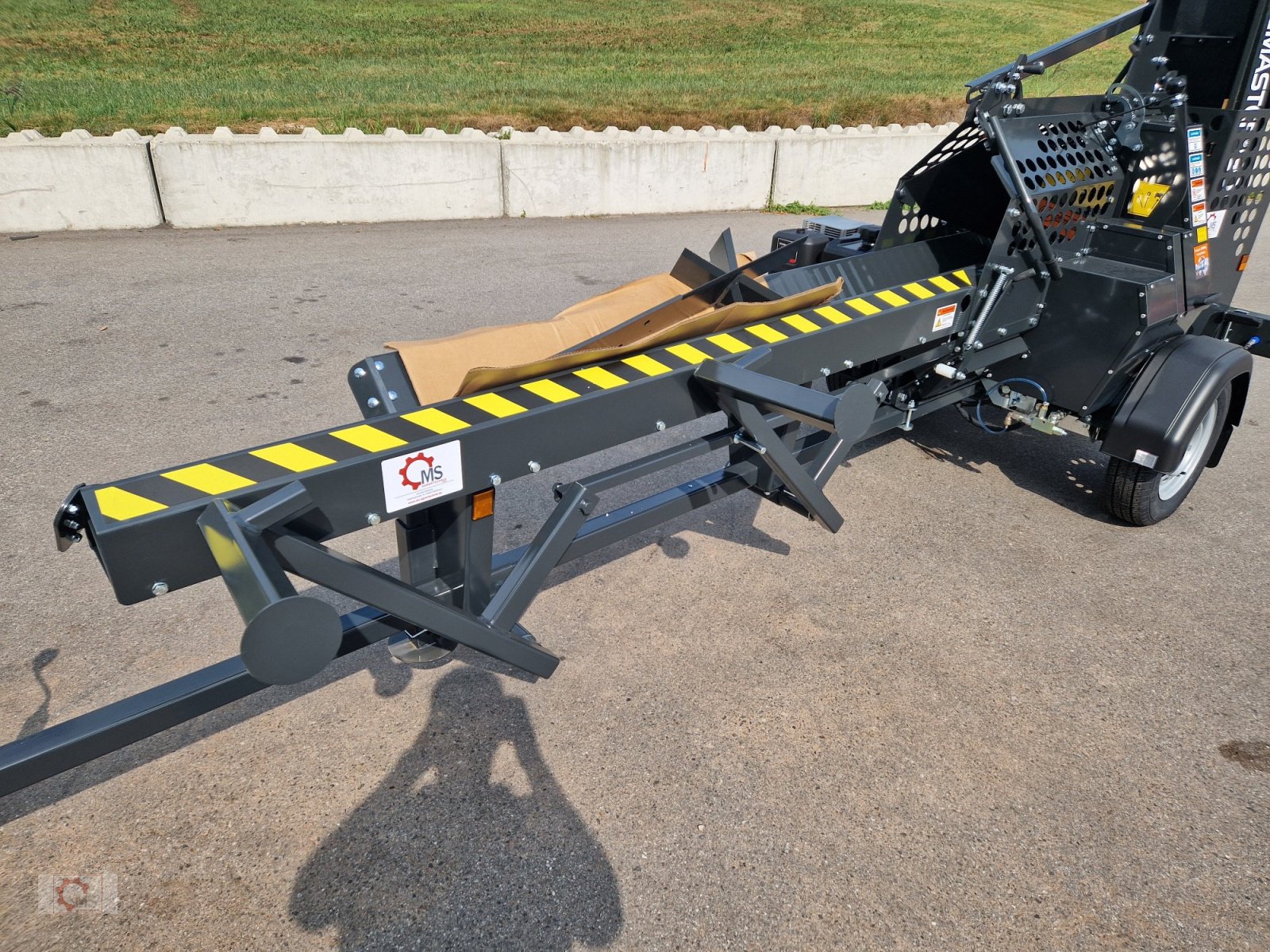 Sägeautomat & Spaltautomat a típus Pilkemaster GO 30cm 13PS Benzinmotor Sägespaltautomat Förderband Stammheber Fahrwerk 80km/h, Neumaschine ekkor: Tiefenbach (Kép 4)