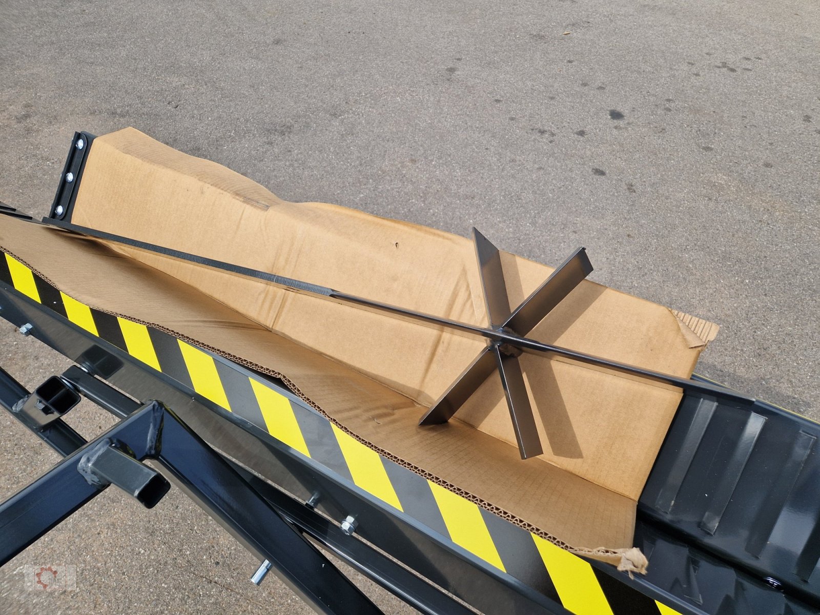 Sägeautomat & Spaltautomat a típus Pilkemaster GO 30cm 13PS Benzinmotor Sägespaltautomat Förderband Stammheber Fahrwerk 80km/h, Neumaschine ekkor: Tiefenbach (Kép 12)