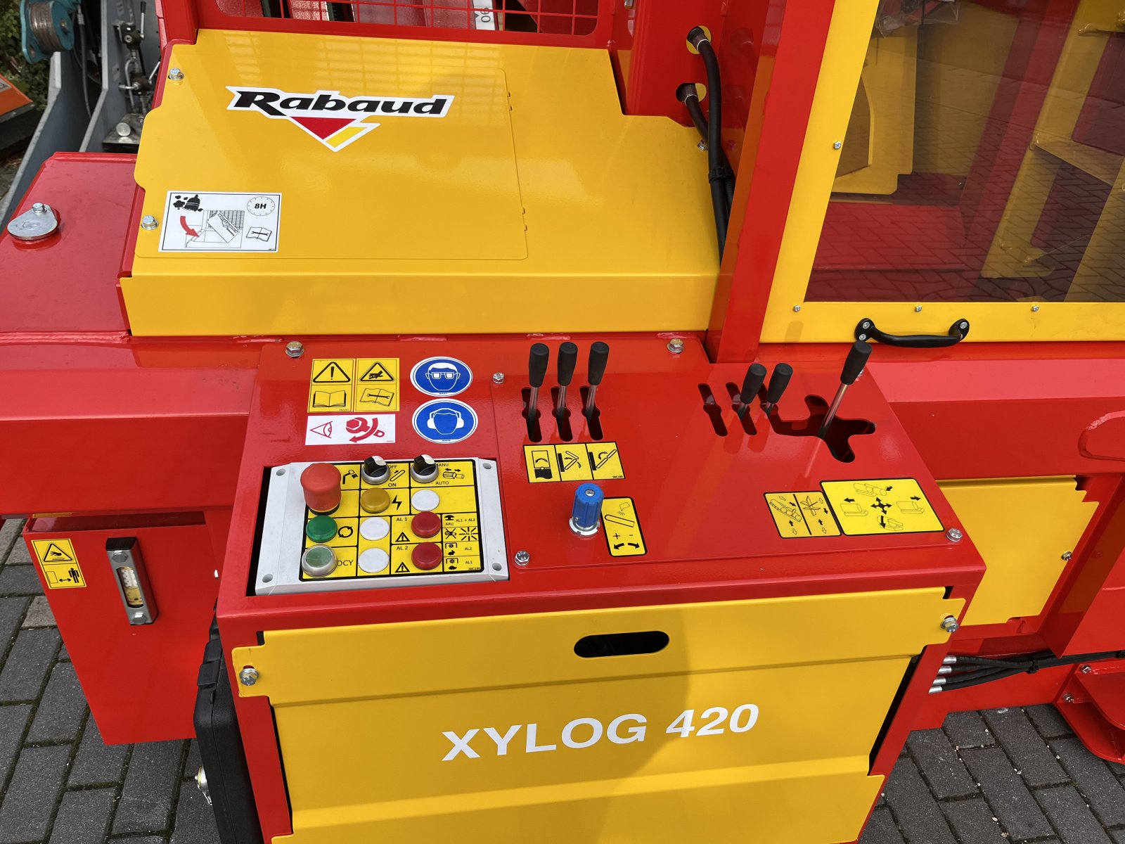 Sägeautomat & Spaltautomat des Typs Rabaud XYLOG 420, Neumaschine in Birgland (Bild 3)