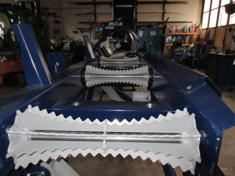 Sägeautomat & Spaltautomat des Typs Tajfun DM 2000, Neumaschine in Pliening (Bild 1)
