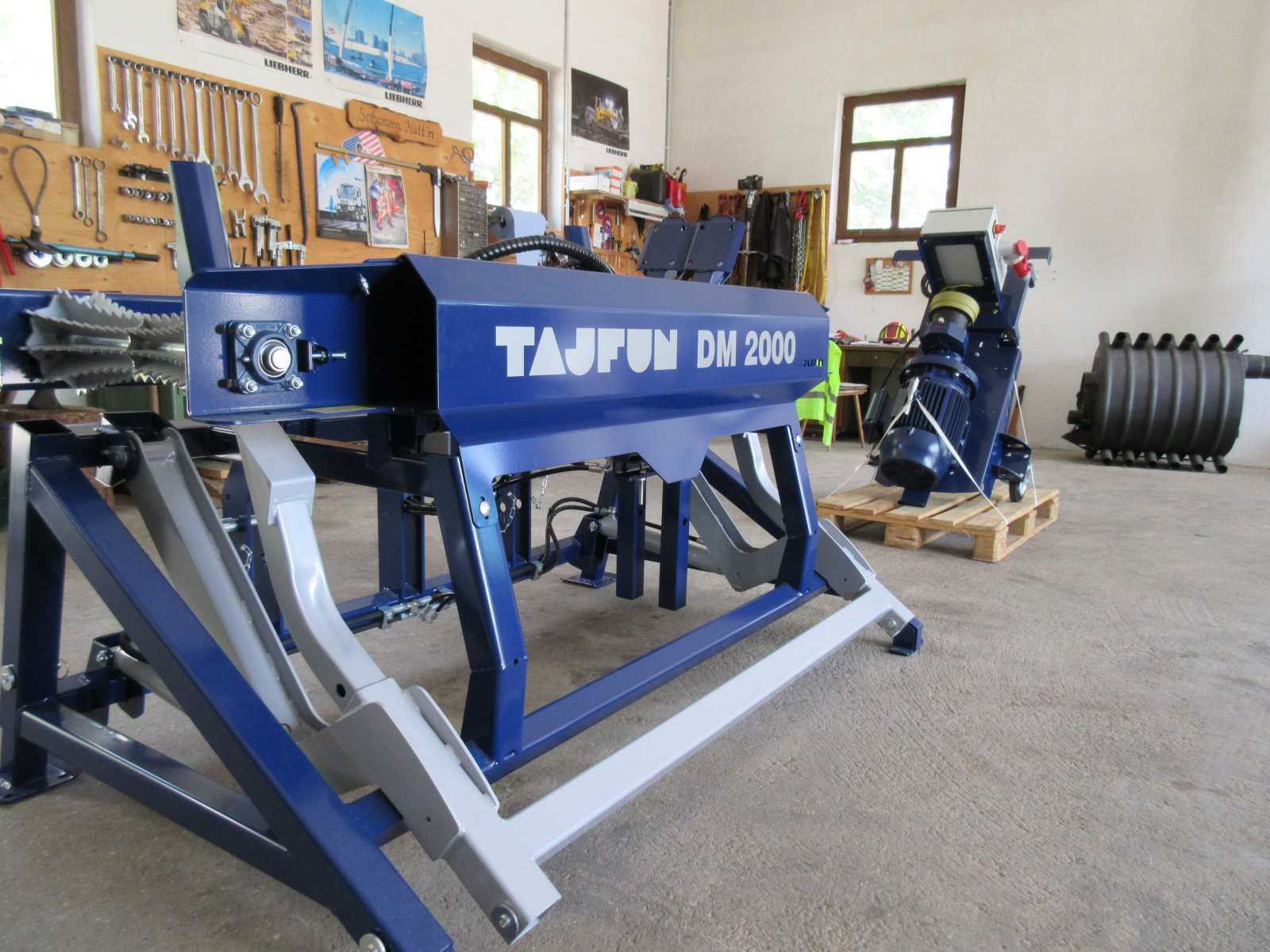 Sägeautomat & Spaltautomat tipa Tajfun DM 2000, Neumaschine u Pliening (Slika 1)