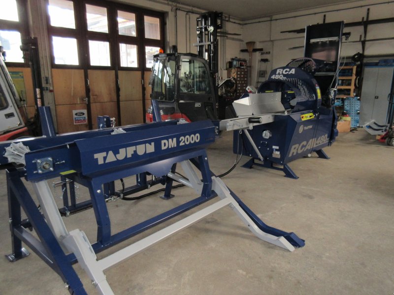 Sägeautomat & Spaltautomat типа Tajfun Hebetisch DM 2000, Neumaschine в Pliening (Фотография 1)