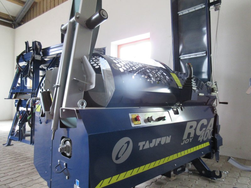 Sägeautomat & Spaltautomat des Typs Tajfun RCA 400 TGR, Neumaschine in Pliening