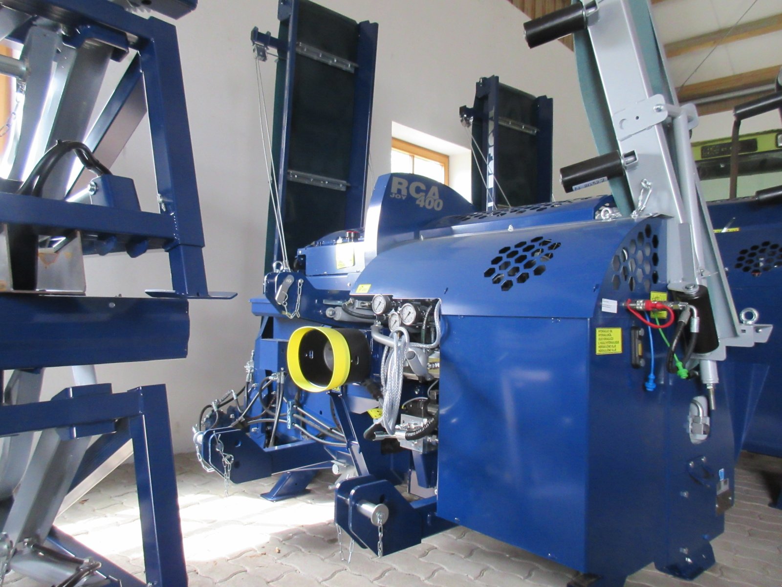 Sägeautomat & Spaltautomat des Typs Tajfun RCA 400 TGR, Neumaschine in Pliening (Bild 3)
