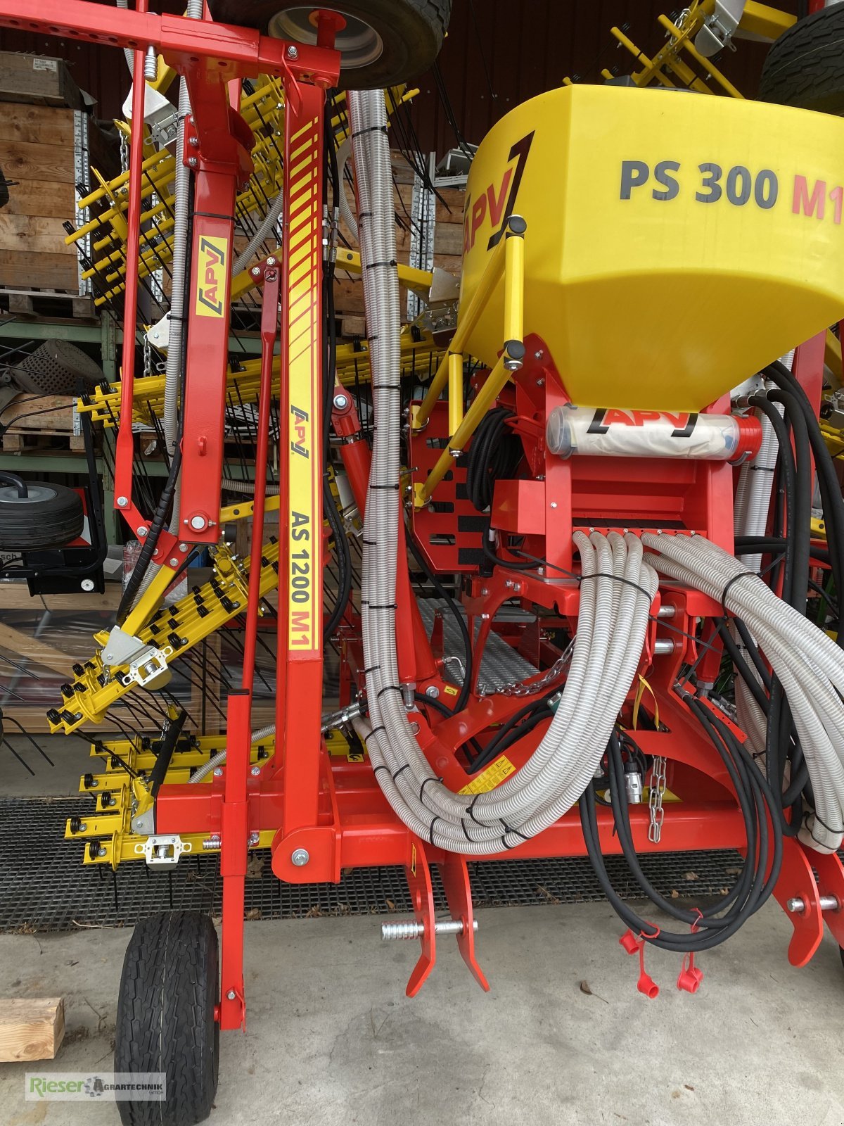 Sämaschine typu APV Striegel 12m, auf Wunsch mit Nachsaateinrichtung PS 300 M 1, Agritechnica-Startpreis, Gerät 1x verfügbar, Neumaschine v Nördlingen (Obrázek 9)