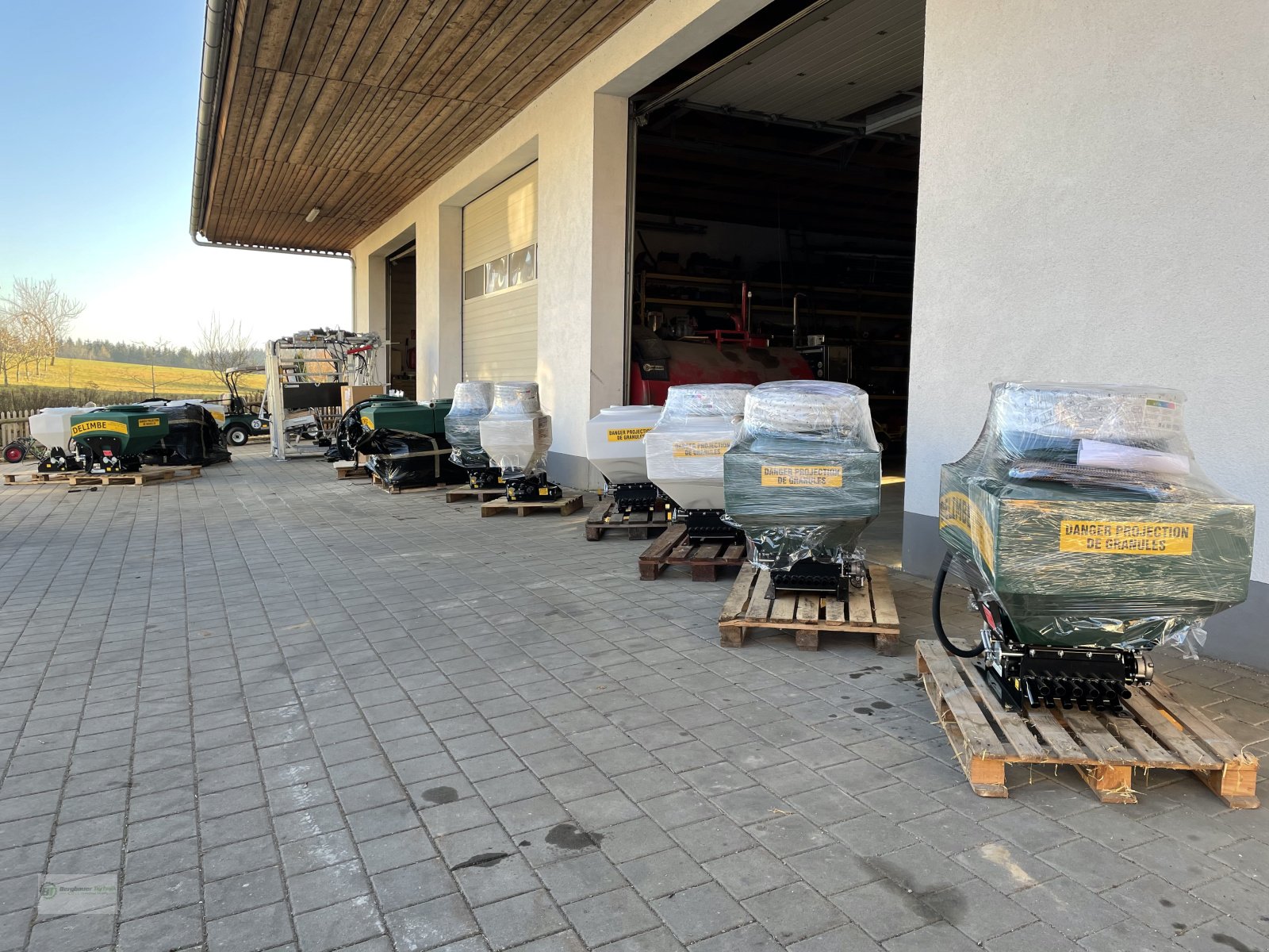 Sämaschine des Typs Delimbe T18E Pneumatikstreuer Zwischenfrucht Streuer Sämaschine Sägerät pneumatisch Mikrogranulat Nachsaatgerät, Neumaschine in Kötzting (Bild 15)