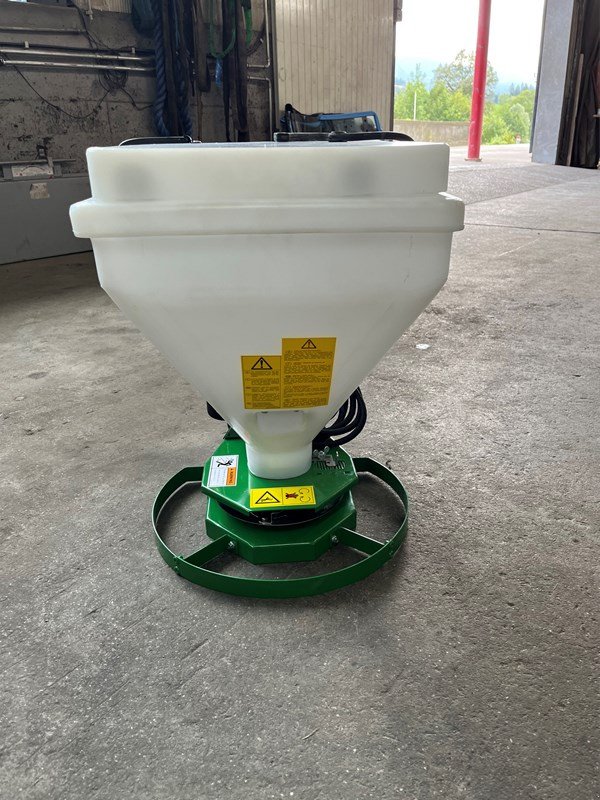 Sämaschine of the type Feldherr FH 40, Neumaschine in Helgisried (Picture 2)