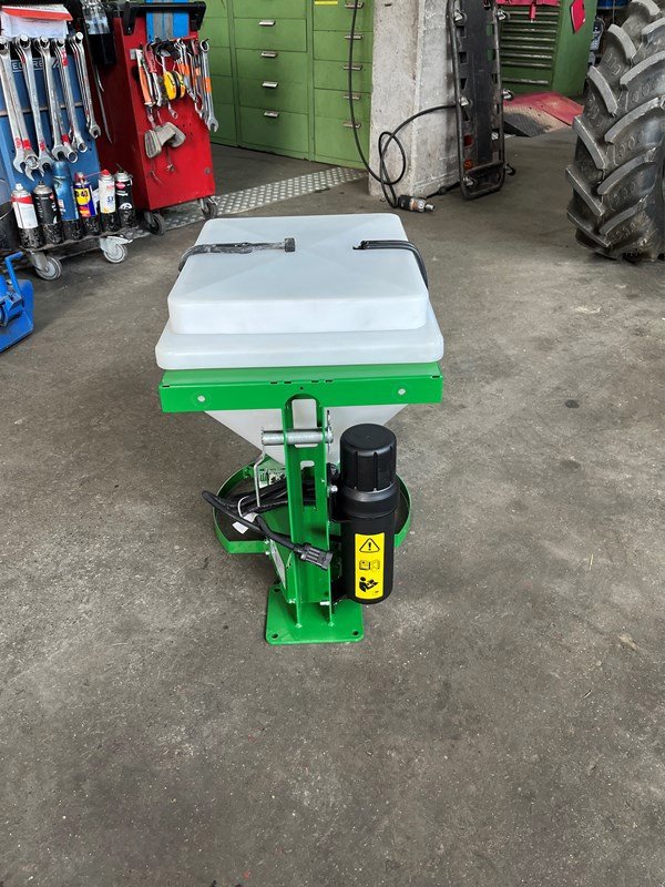 Sämaschine of the type Feldherr FH 40, Neumaschine in Helgisried (Picture 3)