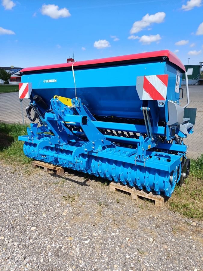 Sämaschine of the type Lemken Saphir 9/300 auf Trapezpackerwalze, Neumaschine in Harmannsdorf (Picture 1)