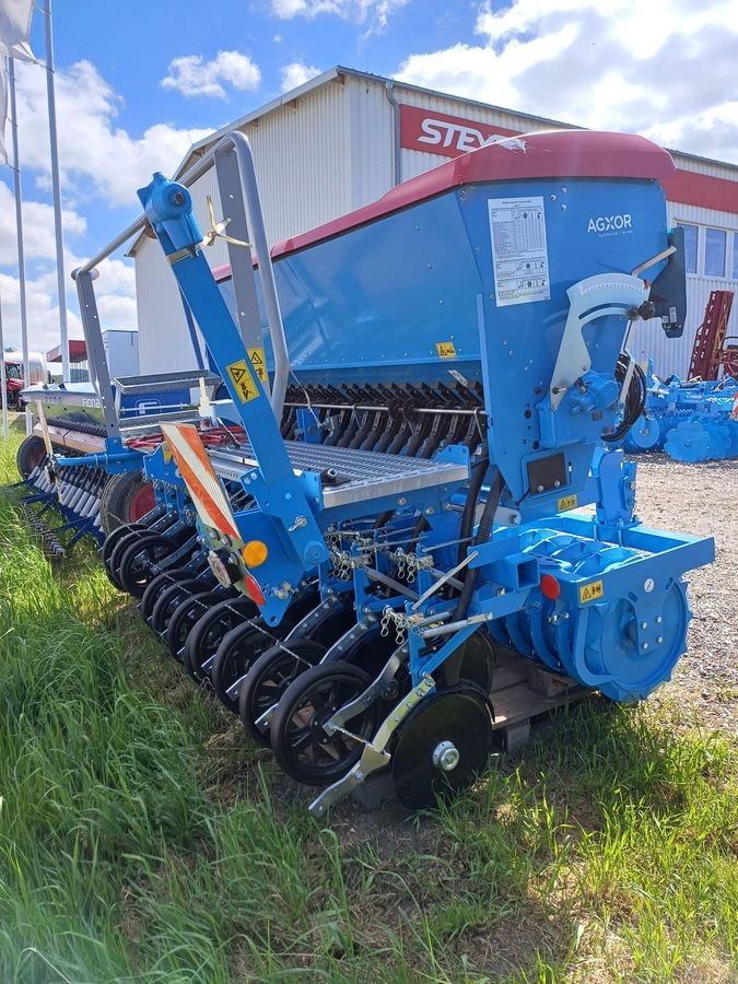 Sämaschine of the type Lemken Saphir 9/300 auf Trapezpackerwalze, Neumaschine in Harmannsdorf (Picture 3)