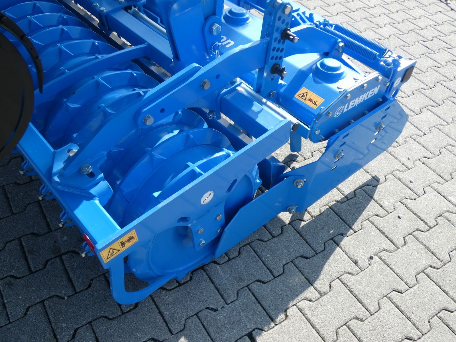 Sämaschine of the type Lemken Zirkon 8+Saphir 10 ISOBUS, Neumaschine in Schlitters (Picture 11)