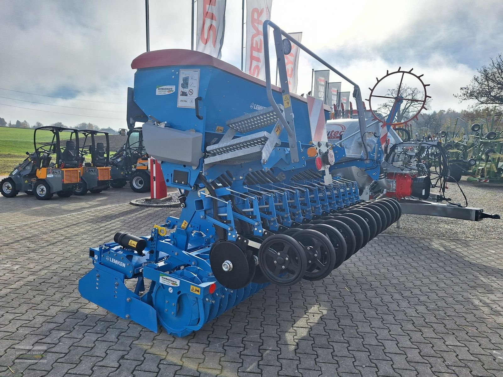 Sämaschine of the type Lemken Zirkon 8+Saphir 9, Neumaschine in Aurolzmünster (Picture 4)