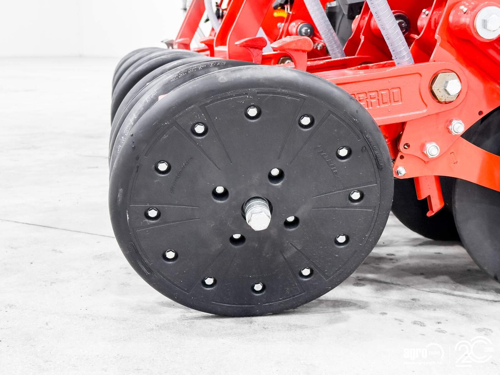 Sämaschine типа Maschio Chrono 306 6-row ISOBUS precision seed drill with electric microgranulate dispenser, Gebrauchtmaschine в Csengele (Фотография 24)