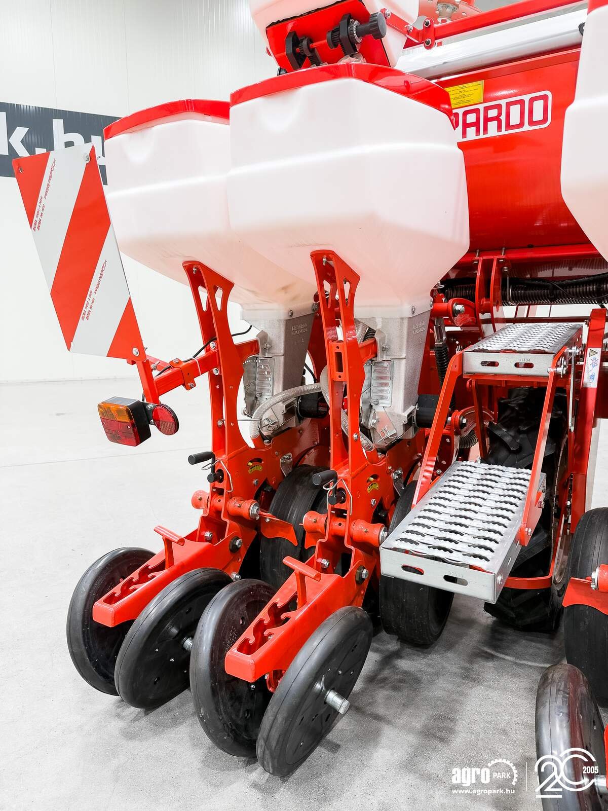 Sämaschine of the type Maschio MTE Isotronic 6-row ISOBUS precision seed drill with mechanical microgranulate dispenser, Gebrauchtmaschine in Csengele (Picture 22)