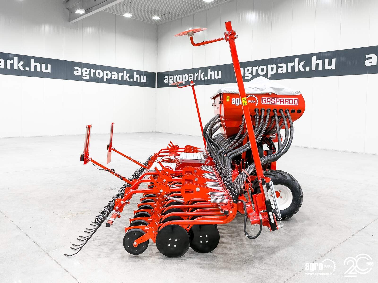 Sämaschine des Typs Maschio Pinta 450/36 4.5 m pneumatic seeder, 1,000 l seed hopper, hydraulic folding frame, Gebrauchtmaschine in Csengele (Bild 5)