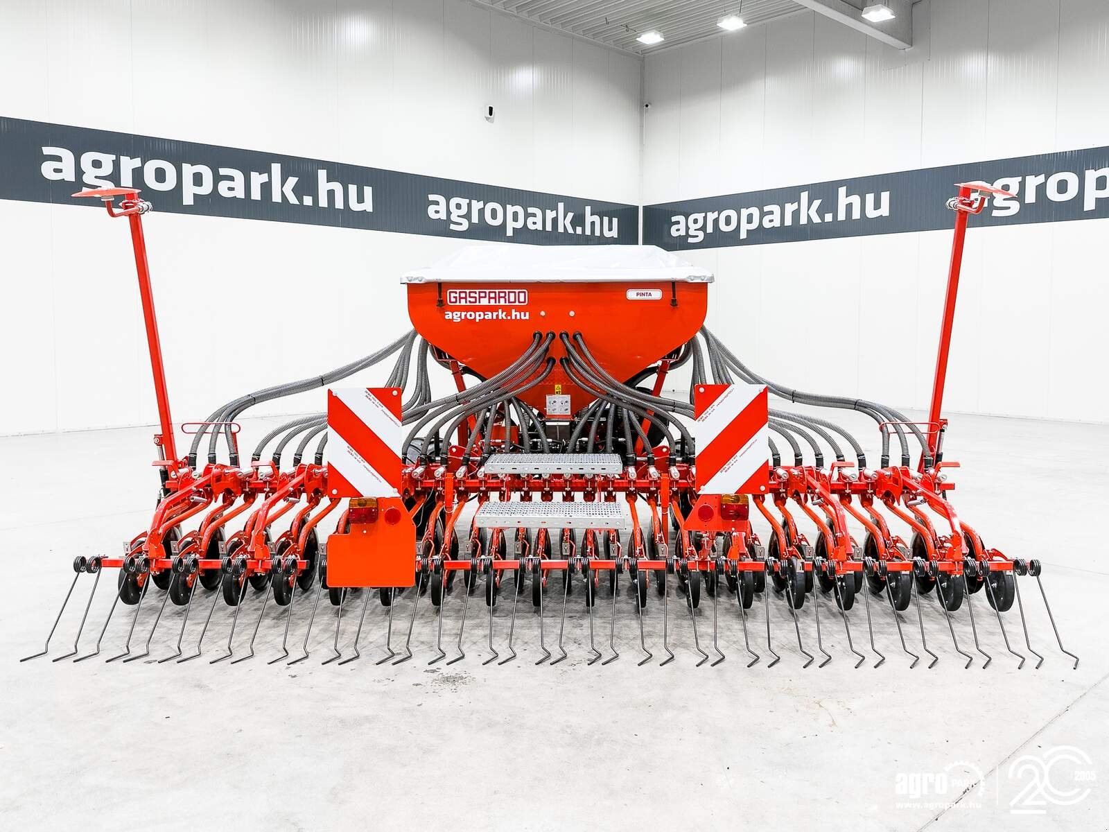 Sämaschine des Typs Maschio Pinta 450/36 4.5 m pneumatic seeder, 1,000 l seed hopper, hydraulic folding frame, Gebrauchtmaschine in Csengele (Bild 7)