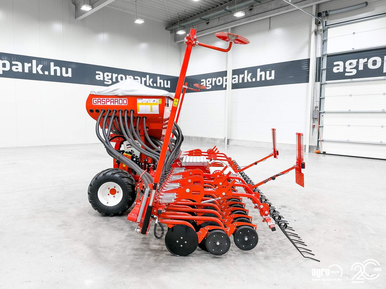 Sämaschine des Typs Maschio Pinta 450/36 4.5 m pneumatic seeder, 1,000 l seed hopper, hydraulic folding frame, Gebrauchtmaschine in Csengele (Bild 8)