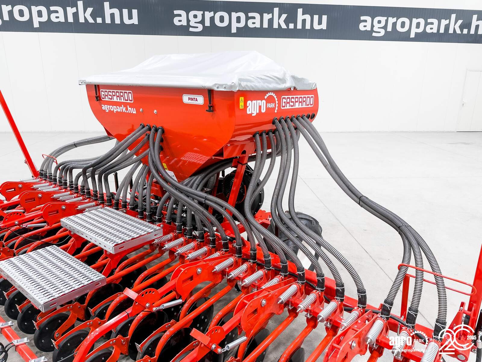 Sämaschine des Typs Maschio Pinta 450/36 4.5 m pneumatic seeder, 1,000 l seed hopper, hydraulic folding frame, Gebrauchtmaschine in Csengele (Bild 14)