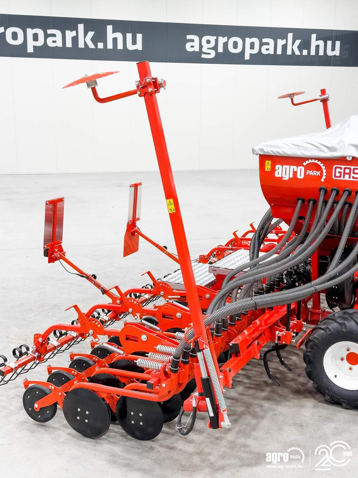 Sämaschine des Typs Maschio Pinta 450/36 4.5 m pneumatic seeder, 1,000 l seed hopper, hydraulic folding frame, Gebrauchtmaschine in Csengele (Bild 17)