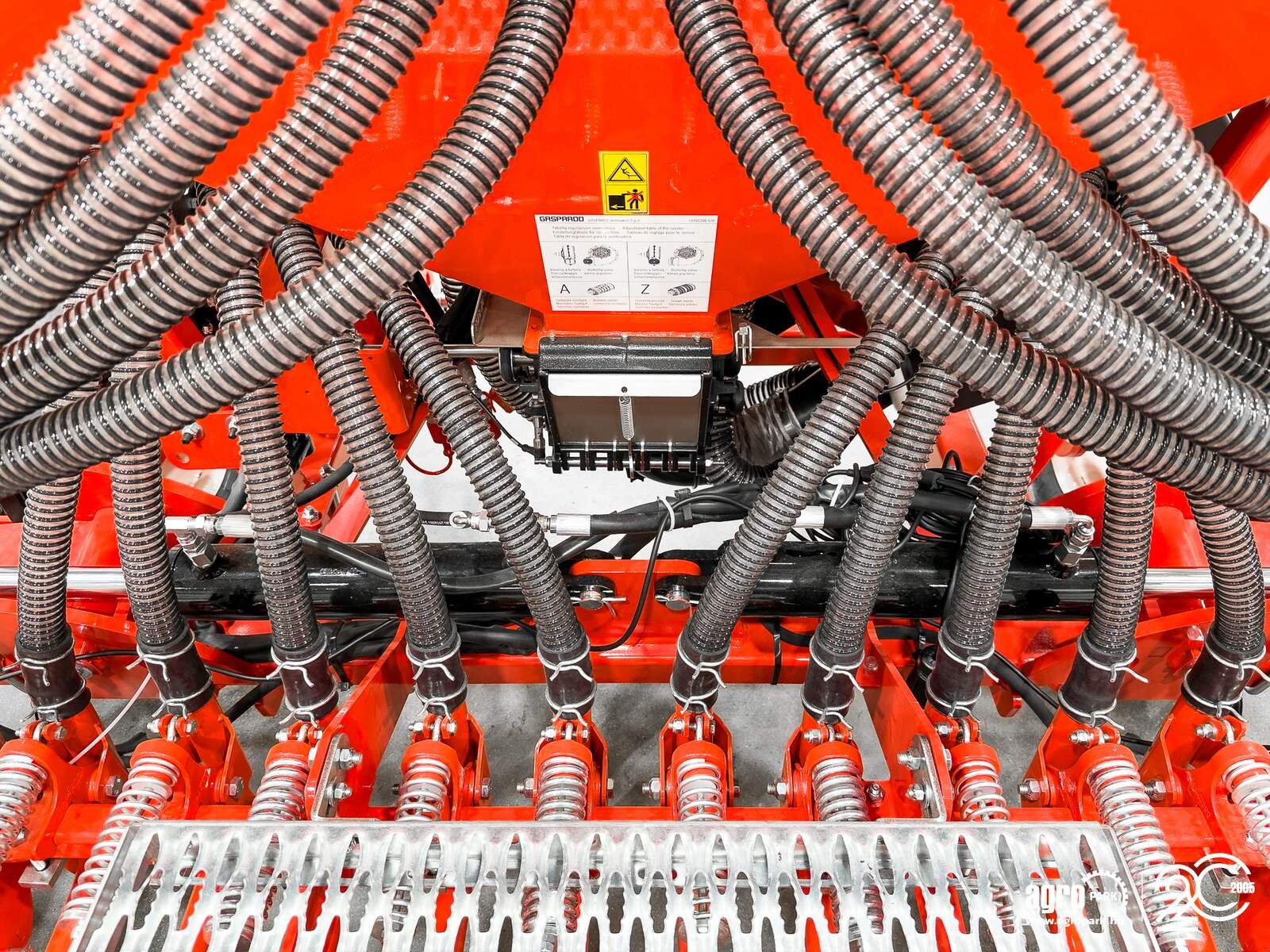 Sämaschine des Typs Maschio Pinta 450/36 4.5 m pneumatic seeder, 1,000 l seed hopper, hydraulic folding frame, Gebrauchtmaschine in Csengele (Bild 20)