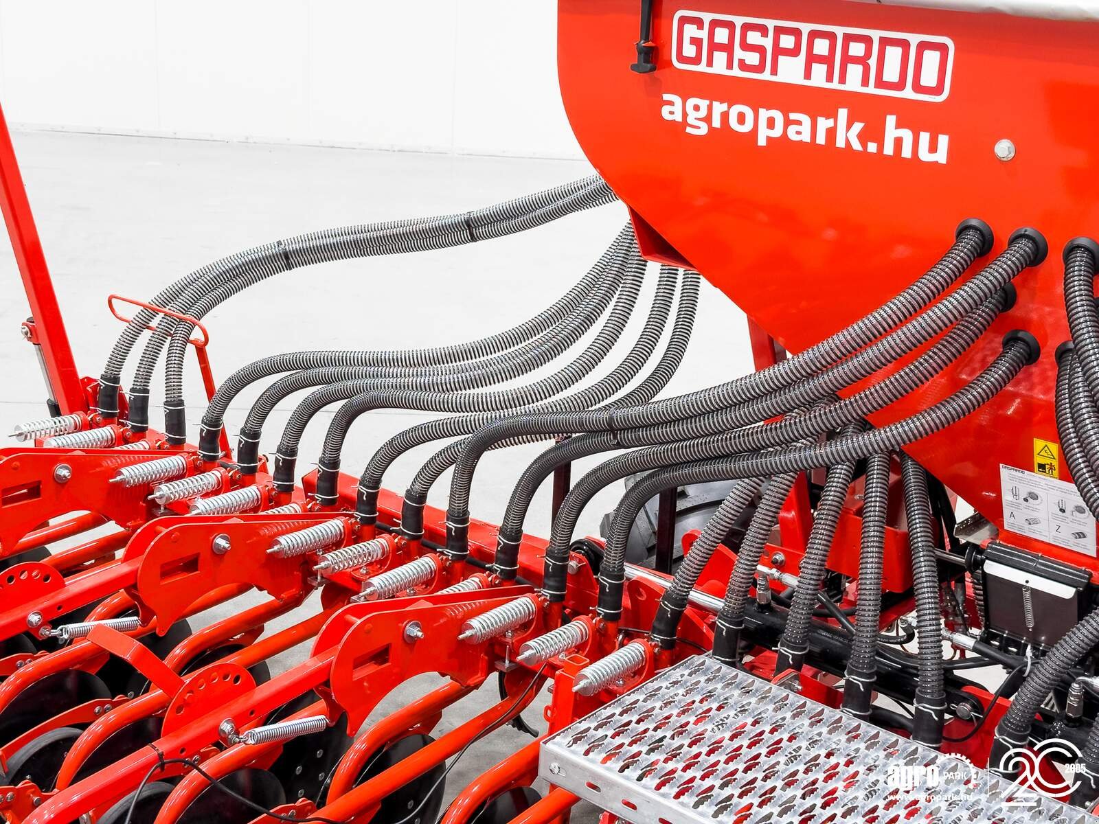 Sämaschine des Typs Maschio Pinta 450/36 4.5 m pneumatic seeder, 1,000 l seed hopper, hydraulic folding frame, Gebrauchtmaschine in Csengele (Bild 23)