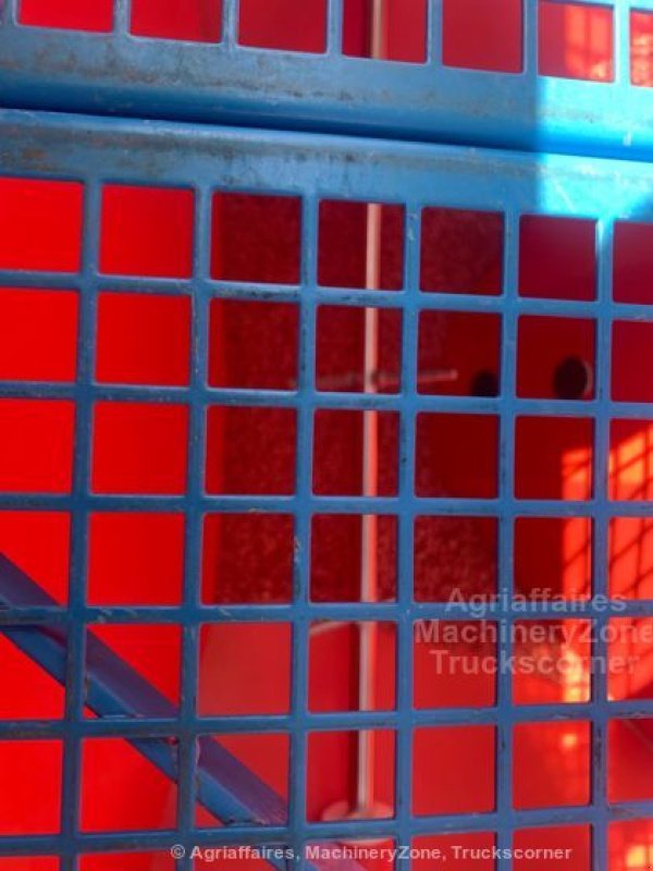 Sämaschine of the type Monosem TREMIE FRONTALE 1800L, Gebrauchtmaschine in CHEMAUDIN ET VAUX (Picture 3)