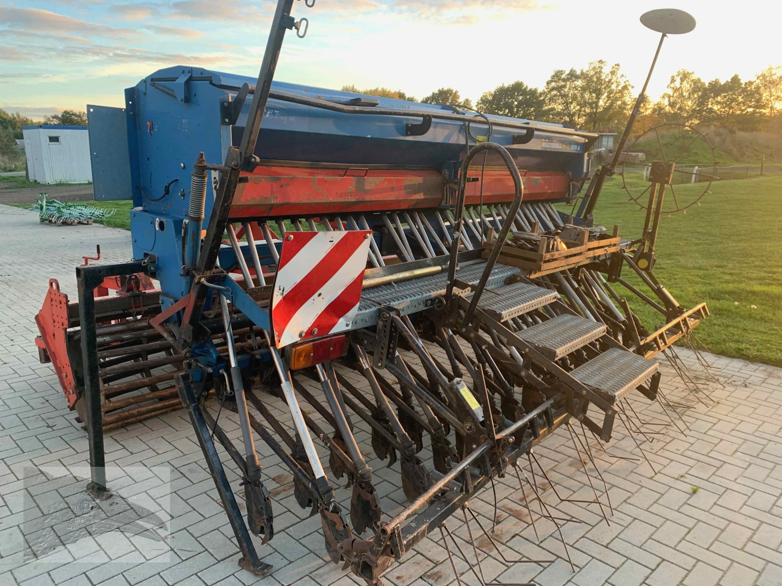 Sämaschine типа Rabe Multidrill Eco line 400 mit Rau Kompakter, Gebrauchtmaschine в Hermannsburg (Фотография 7)