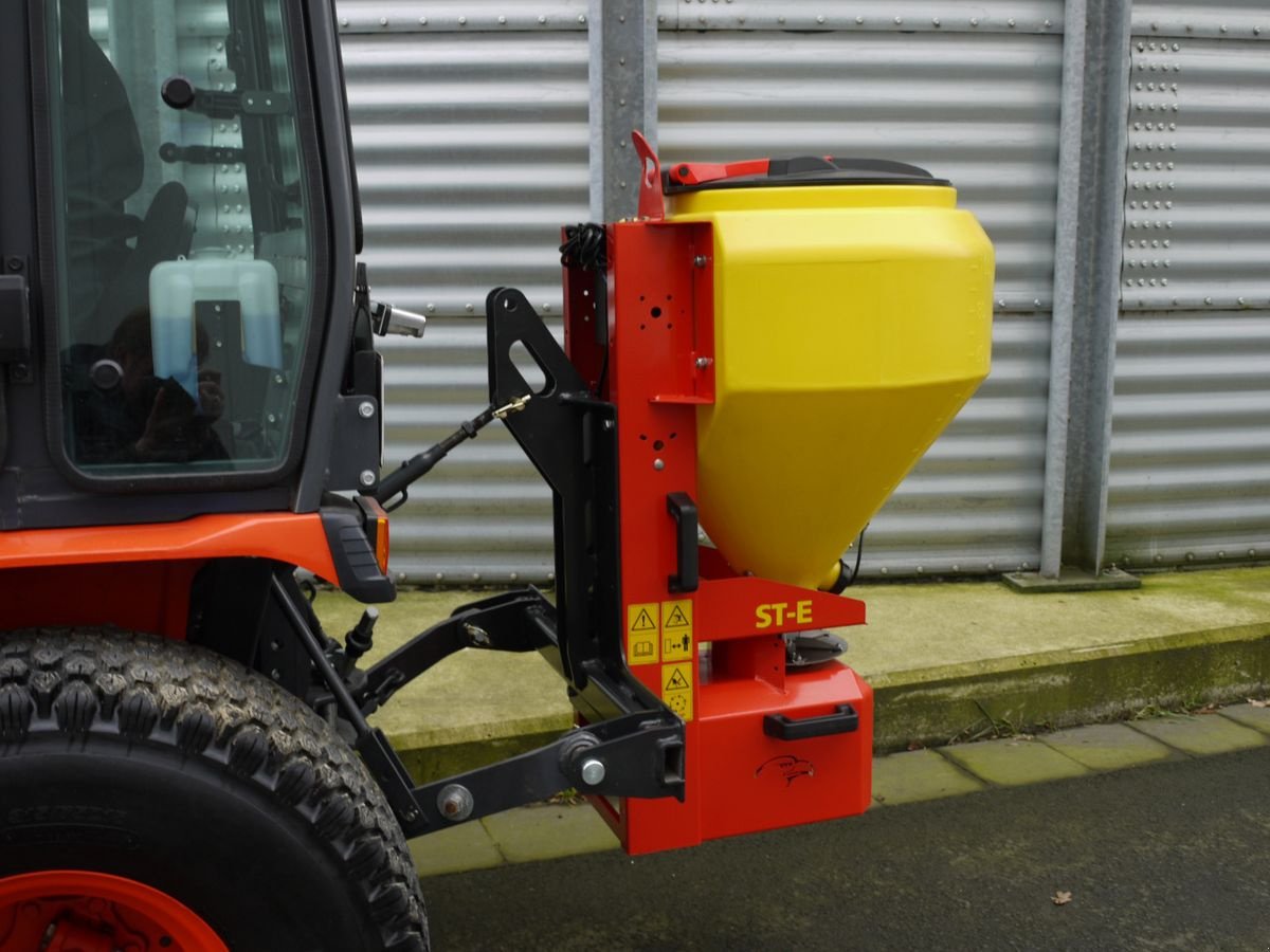 Sandstreuer & Salzstreuer tip Adler Arbeitsmaschinen ST-E Streuer Traktor Radlader Pick-up Lehner NEU, Neumaschine in Aigen-Schlägl (Poză 11)