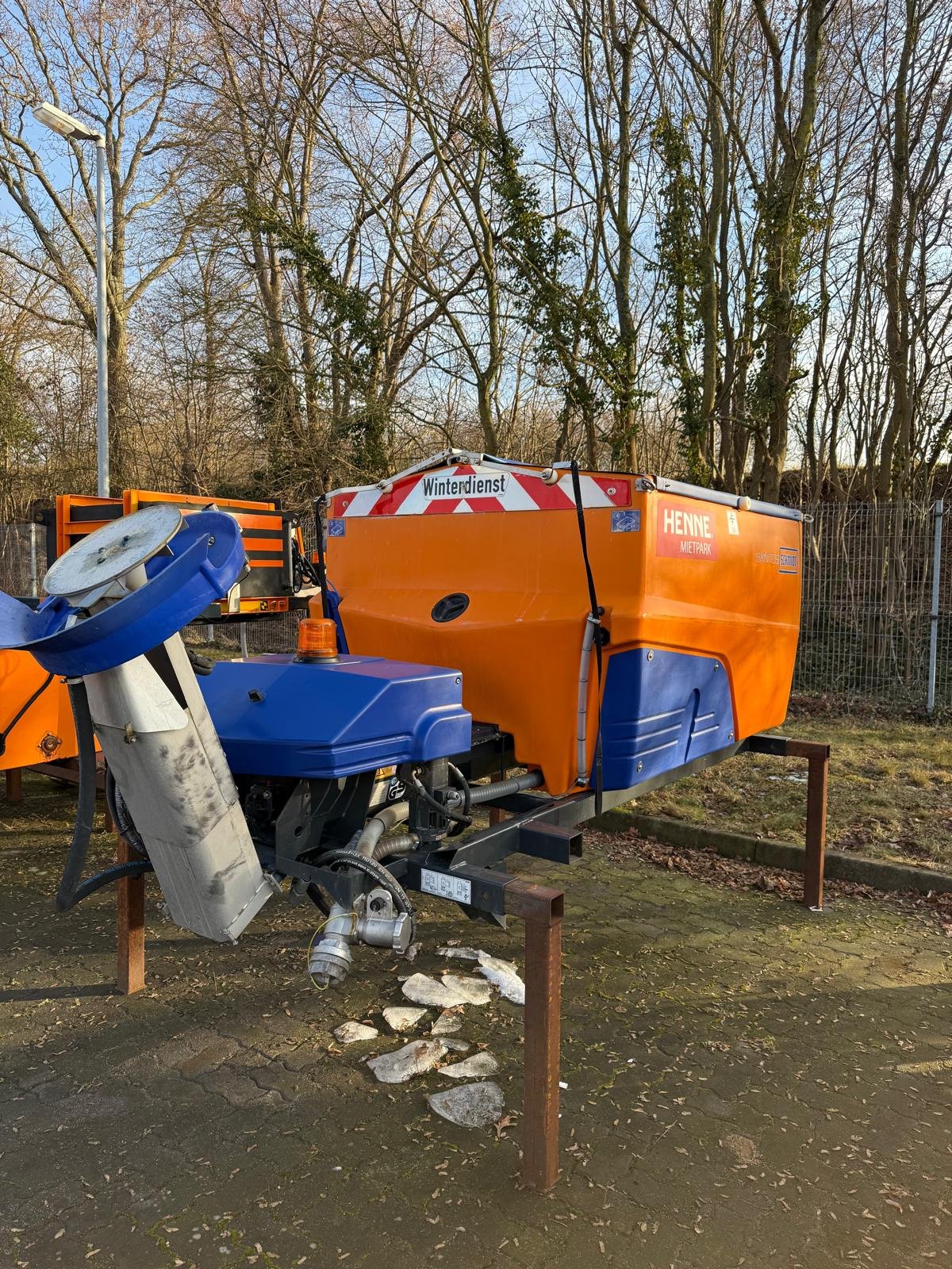 Sandstreuer & Salzstreuer des Typs Aebi Schmidt Synthos S15, Gebrauchtmaschine in Wiedemar (Bild 3)